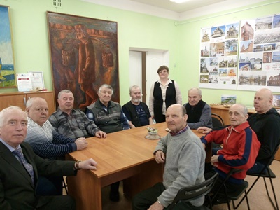 От улыбки хмурый день светлей. Дождь не помеха...