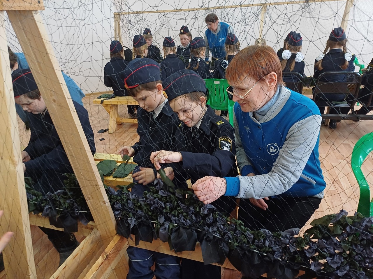 Мастер-класс по изготовлению маскировочных сетей для участников СВО