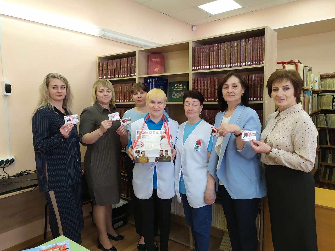 Красная гвоздика в центре образования