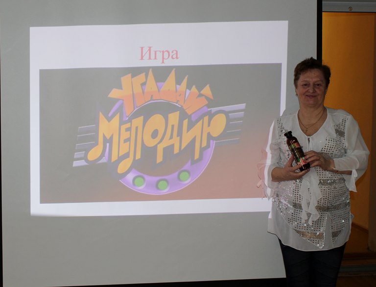 "ПОЕМ ,ИГРАЯ!"