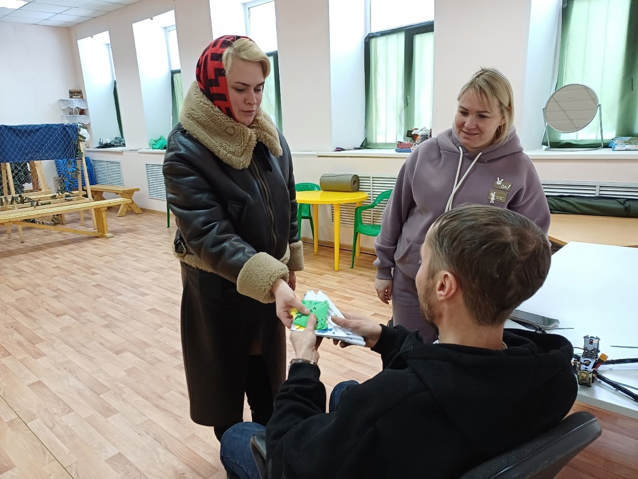 Лично в руки